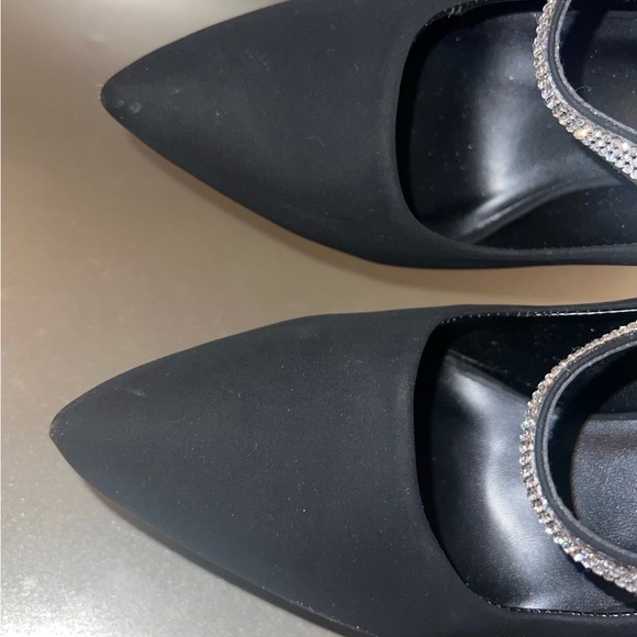 Heels - Picture 1 of 7